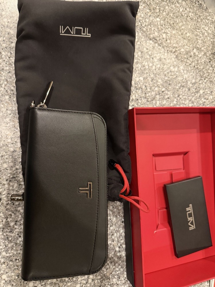 Tumi Women’s Zip-Around Black Continental Wallet - NEW!