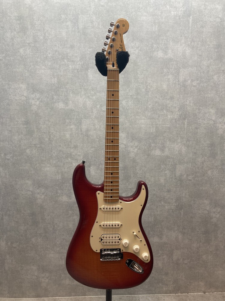 Fender Deluxe Stratocaster HSS Plus Top with iOS Connectivity 2015