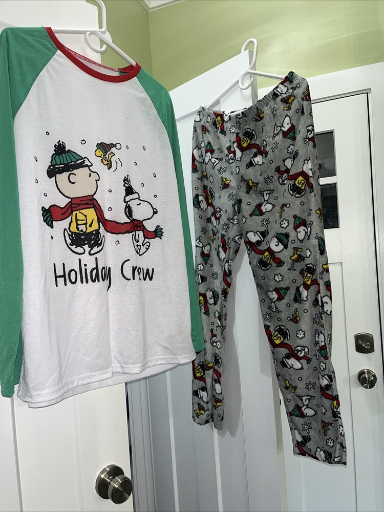 Peanuts Snoopy Charlie Brown “Holiday Crew” Long Sleeve 2 pc Mens Size Medium