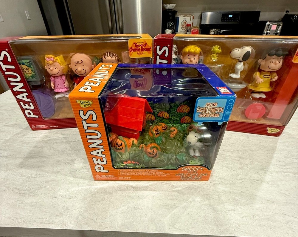 Vintage Peanuts Great Pumpkin Charlie Brown Figure Collection Memory Lane