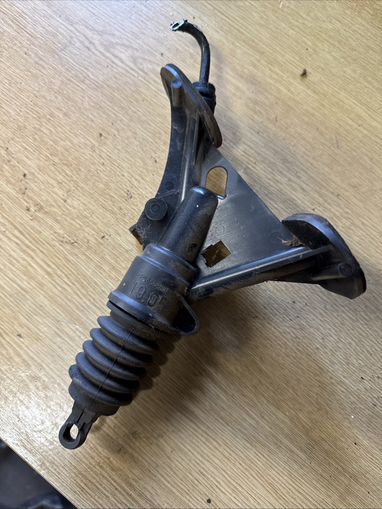 Ford Transit Clutch Master Cylinder  Pa66-Gf35 Mk7 2.4 Diesel 2006-2013 (b20