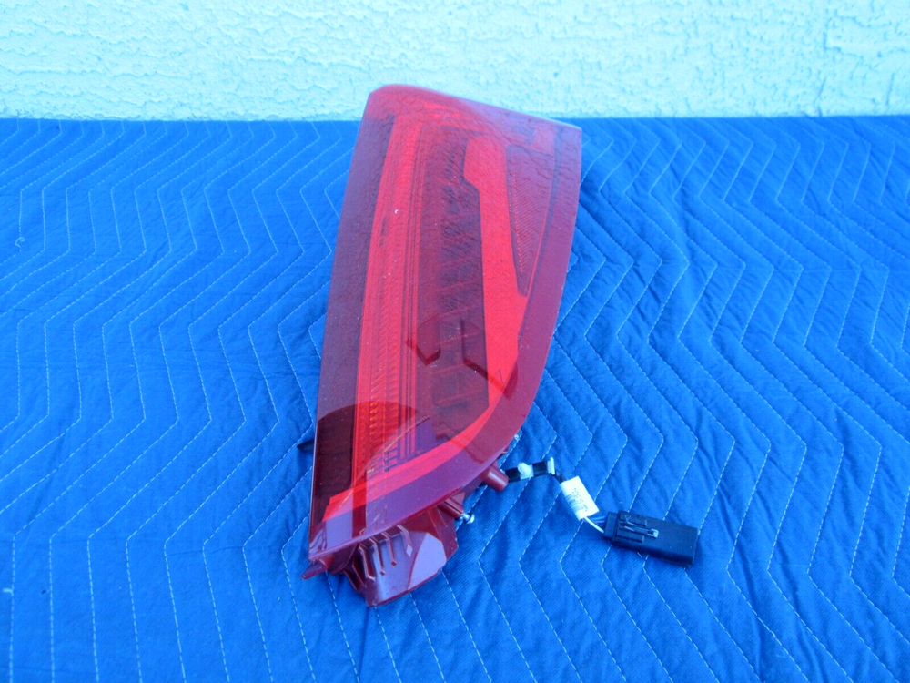 2013 - 2017 CADILLAC XTS OEM RIGHT REAR OUTER TAIL LIGHT 20874080 #3B-2