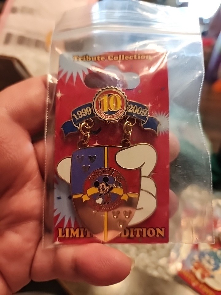 WDW Disney 2009 Tribute Collection 10th Anniversary Knights of Pin Trading Pin #76390