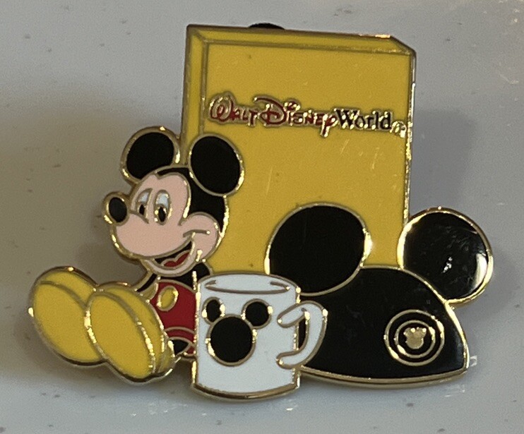 2005 Disney World Mickey Mouse Mug with Birnbaum Coupon Gift Pin 33992 WDW-image