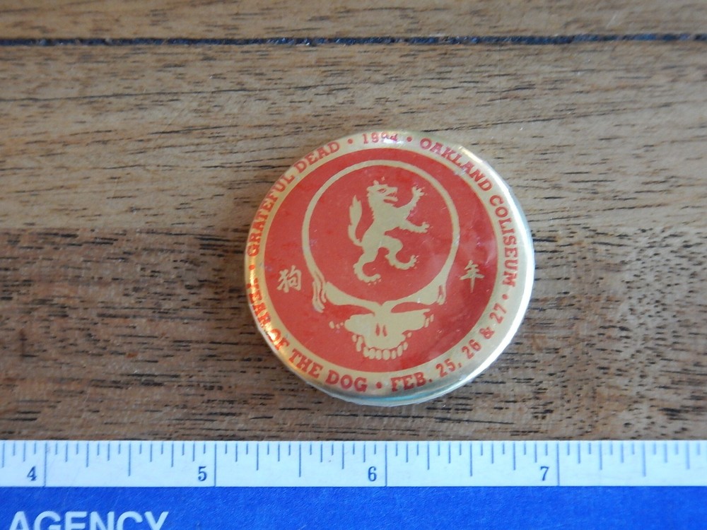 ORIGINAL 1994 GRATEFUL DEAD OAKLAND COLISEUM, YEAR OF THE DOG PINBACK / BUTTON