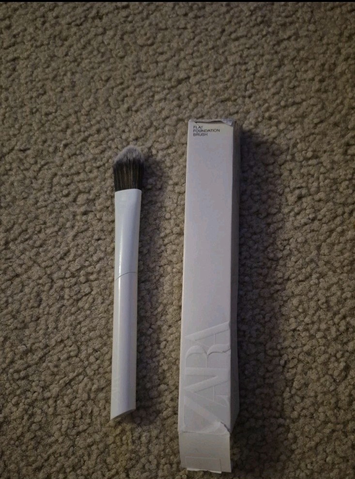 ZARA FLAT FOUNDATION BRUSH