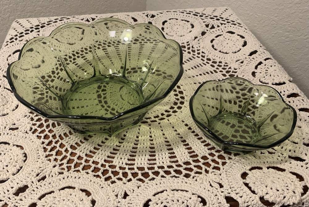 Retro Anchor Hocking Glass Chip And Dip Flower Shaped Bowls Set In Avocado Green