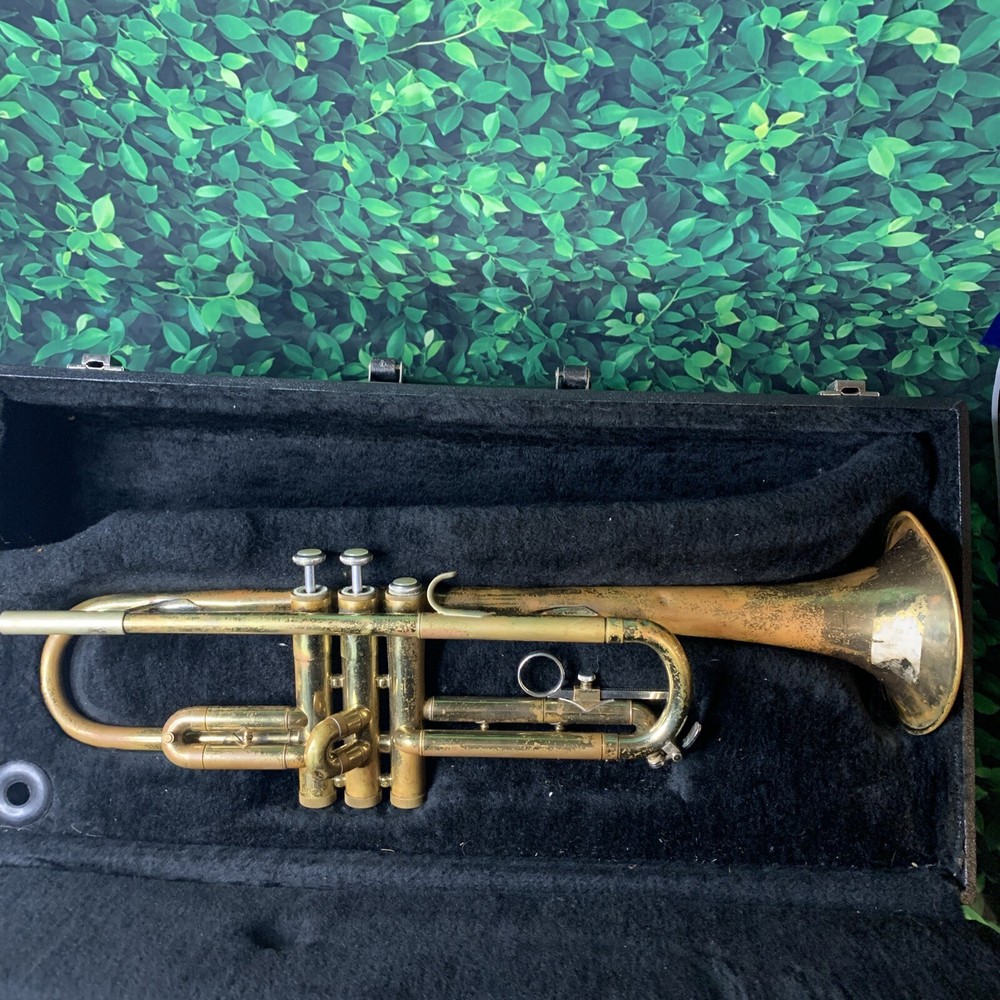 VTG Vincent Bach Bundy Trumpet w/ Hard Case 