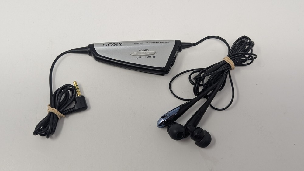 Sony MDR-NC11 Noise Canceling Headphones with In-line Volume Control - Tested & Reliable