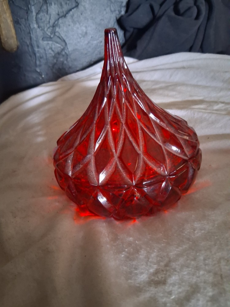 Godinger Red Hershey’s KISS Crystal Candy Dish for Elegant Treat Display