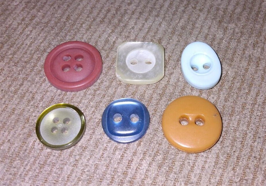 VINTAGE 6 MOP & ACRYLIC BUTTONS PEARLESCENT + 2 & 4 HOLE OVAL SQUARE ROUND 60s?