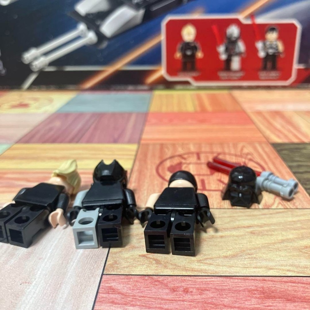 LEGO Star Wars 7672 Rogue Shadow Minifigure Set Pre-Owned Like New Condition
