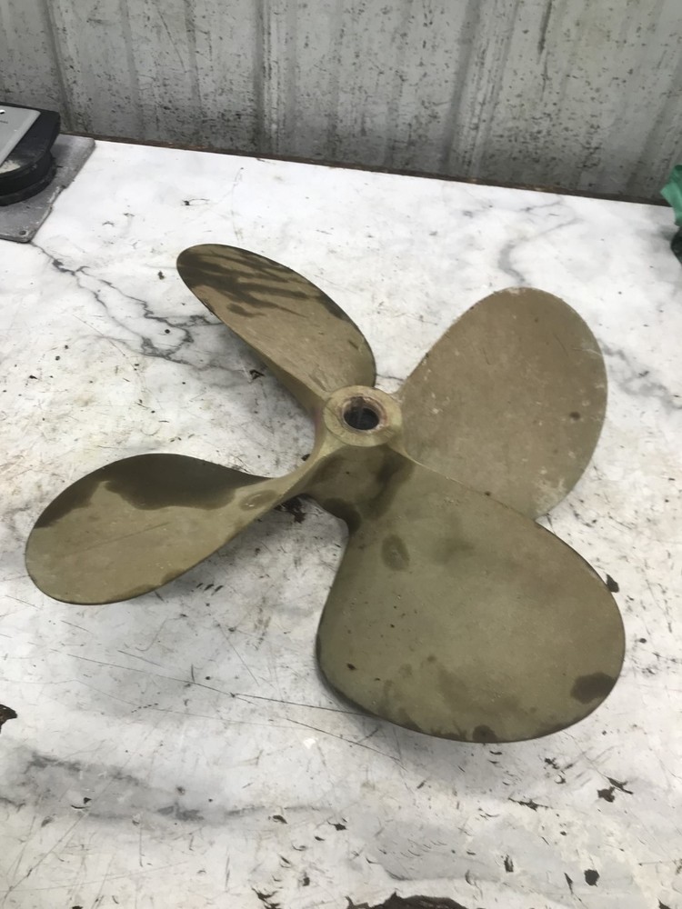 Cruisers Yachts Ultra Vee 336 Boat prop propeller Ellis 18 x 21 R 4 blade 1.25