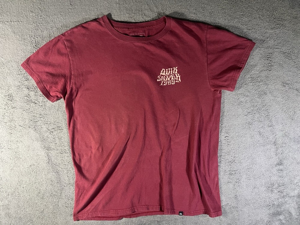 QuickSilver T Shirt Mens Size Medium Brick Red Y2K Fit Surf Skate Streetwear