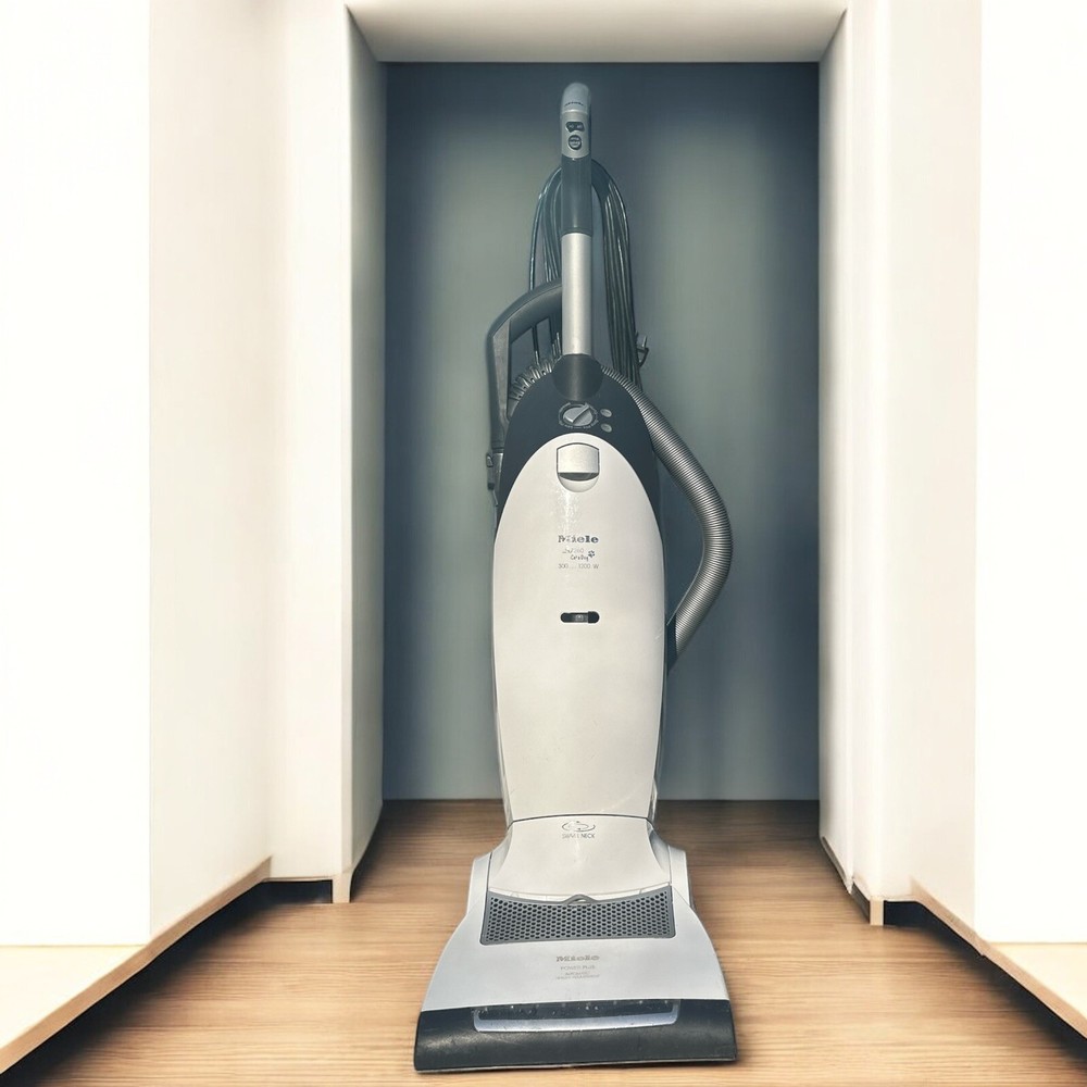 Miele Cat & Dog Model S7260 Swivel Neck Upright Vacuum Cleaner With Bags