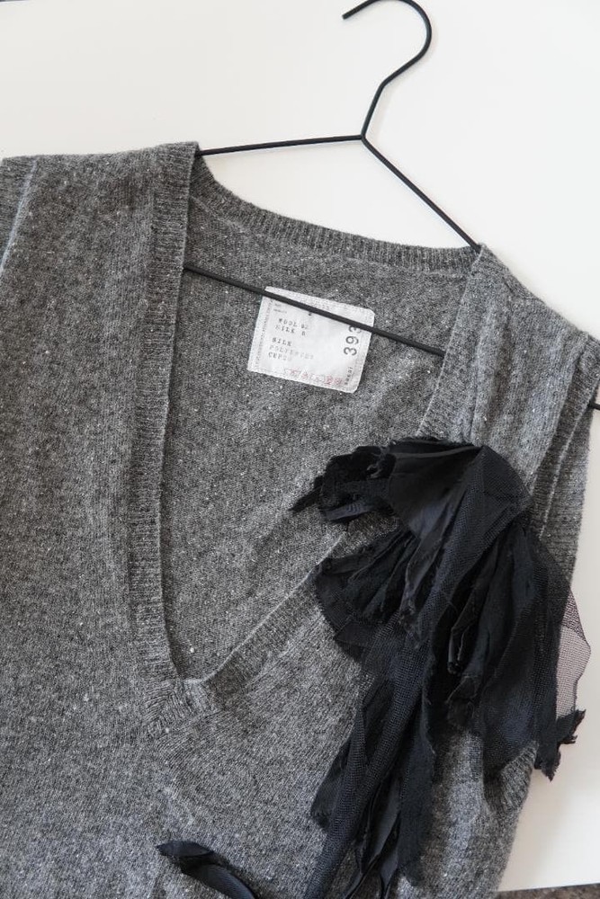 sacai Wool Silk Blend V-Neck Knit Vest S Gray Frill Detail Excellent Condition
