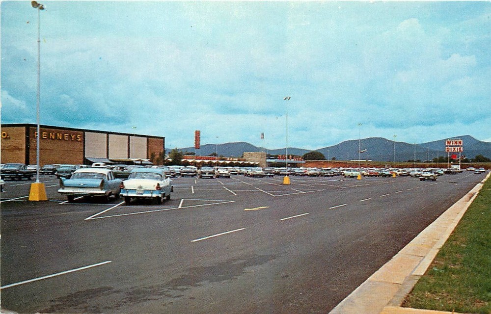 1950s Roanoke Virginia Crossroads shopping Center autos Mayer Postcard 25-9216