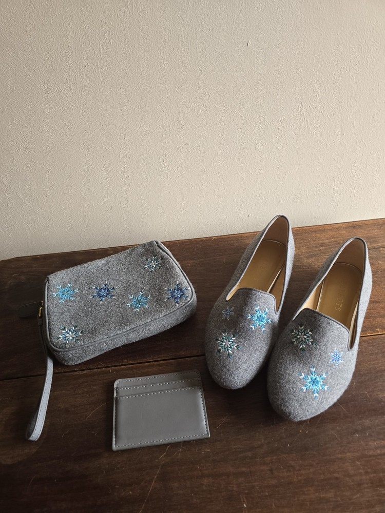 Women's 3pc Talbots Ryan Embroidered Flannel Loafers/Wristlet Gray Snowflake 7M
