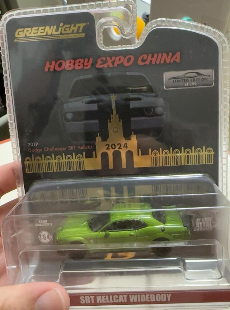 Greenlight 1/64 Dodge challenger SRT HELLCAT WIDEBOOY Model  toy