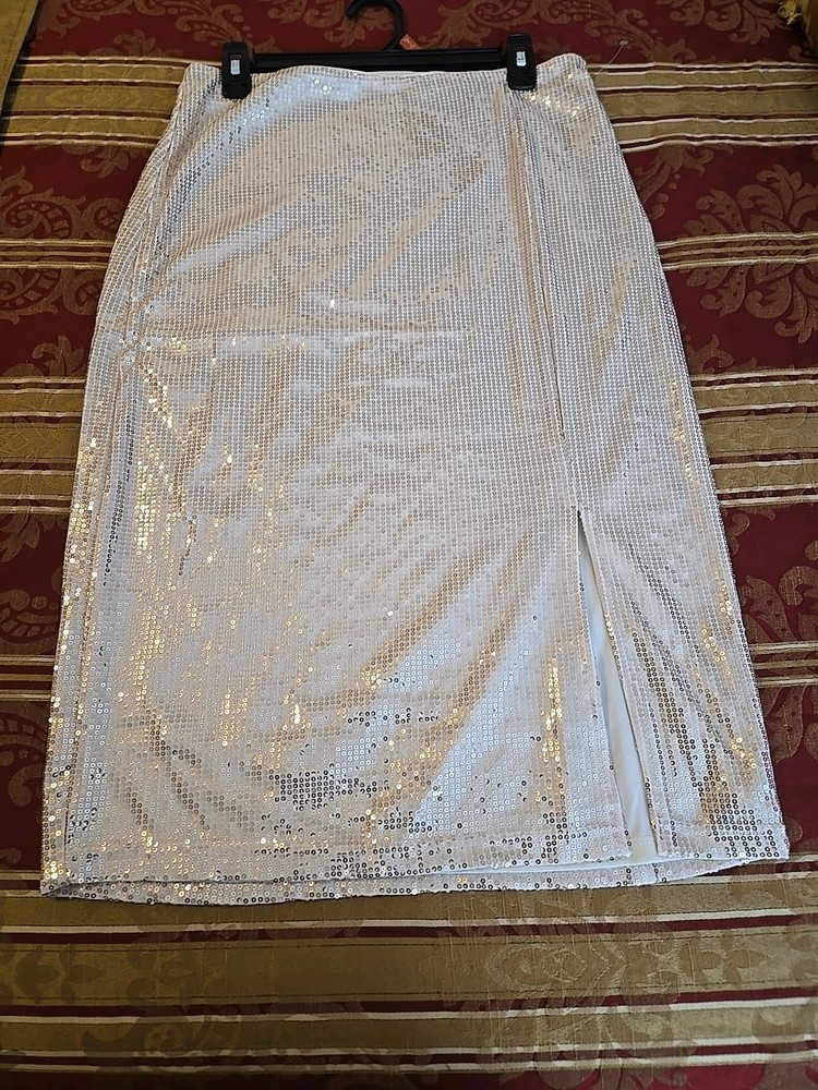 SALE!! NEW - Time & Tru Gold Sequin Knee Length Skirt, Slit Side, Medium (8-10)