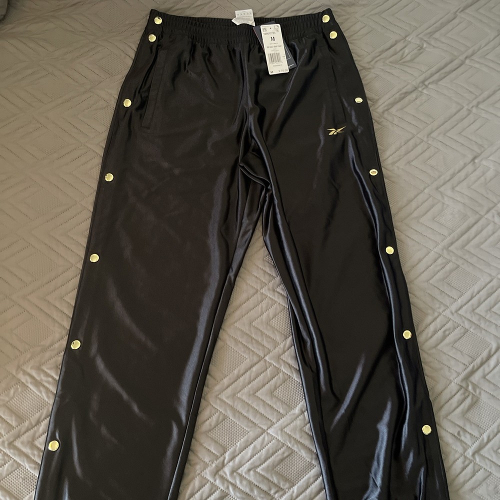 NWT Reebok Mens Regular Fit Basketball Gold Tone Snap Pants Medium Black