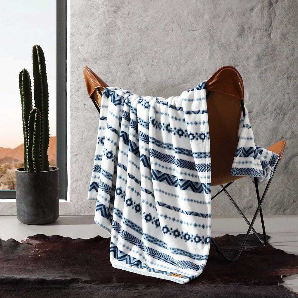 Diamond Trail 1 Piece Blue/White Plush-Fleece Throw Blanket