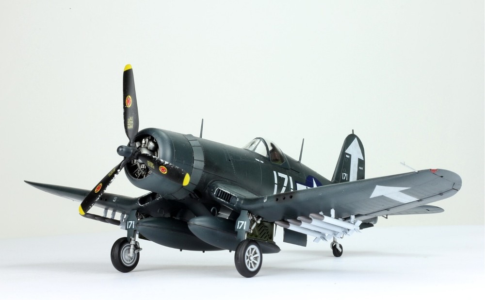 PreSale ProBuilt Model 1:48 US Navy F4U-1D Corsair WWII-image