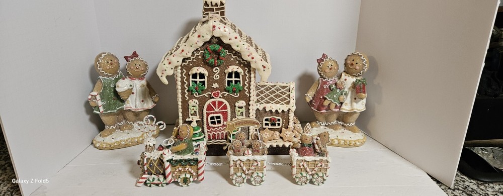 Vintage Light Up Gingerbread House W/Train & 2 Gingerbread Couples Prestine...