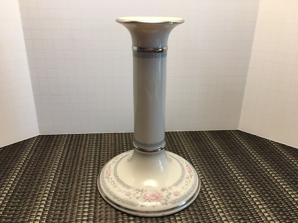 Lenox Charleston porcelain candlestick w platinum trim and floral base