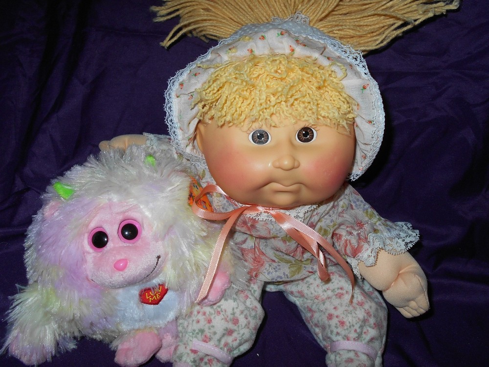 First Edition Cabbage Patch Doll with Bonet and Dress - 13