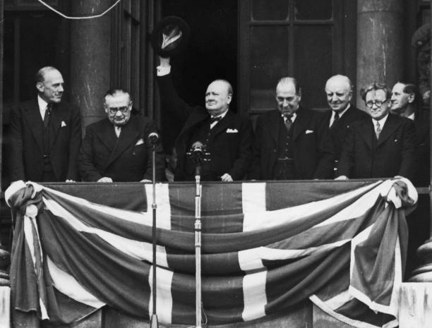 Prime Minister Winston Churchill Addresses The Crowds Ve Day 1945 Old Photo-image