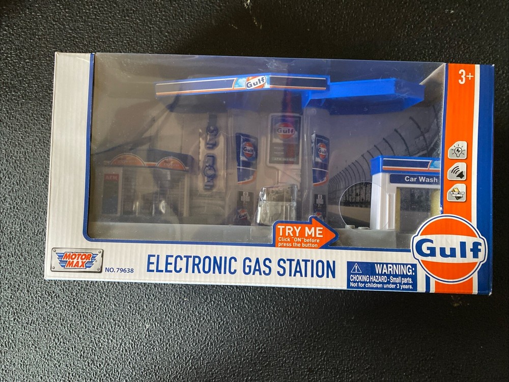 “Gulf” Electronic Gas Station with Light & Sound & Tanker Truck 1:64 By Motorman