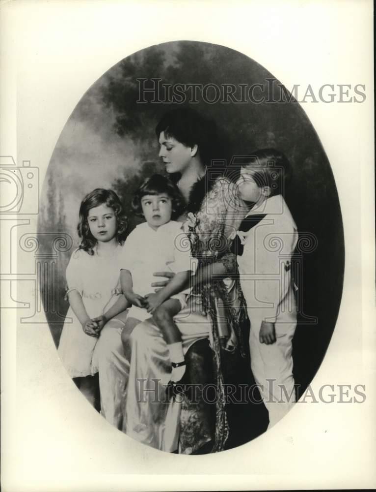 1957 Press Photo Ethel Barrymore & Her Children, Ethel, John & Samuel