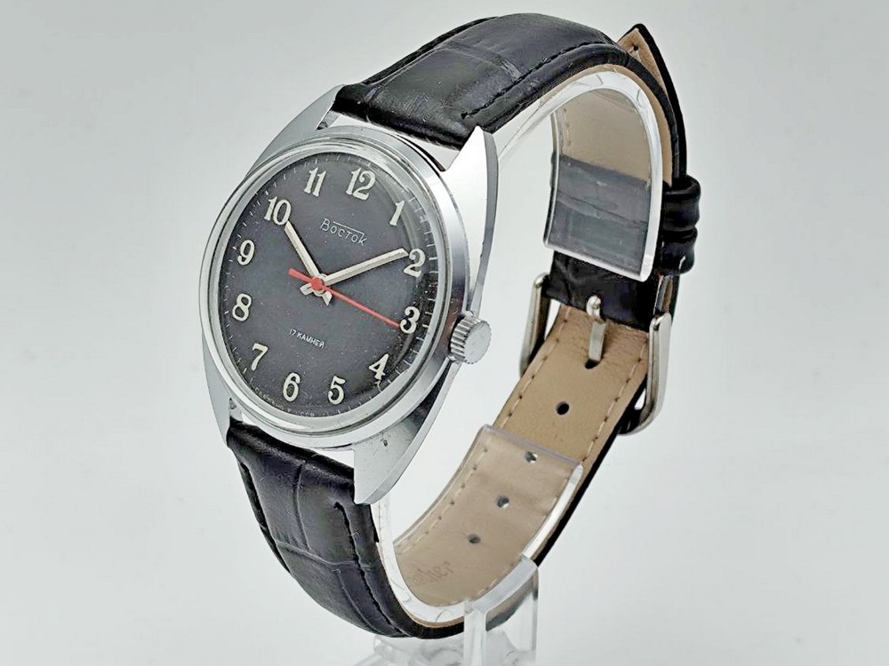 WOSTOK 2409 Vintage Mechanical Wristwatch 17 Jewels Vostok USSR Serviced Watch