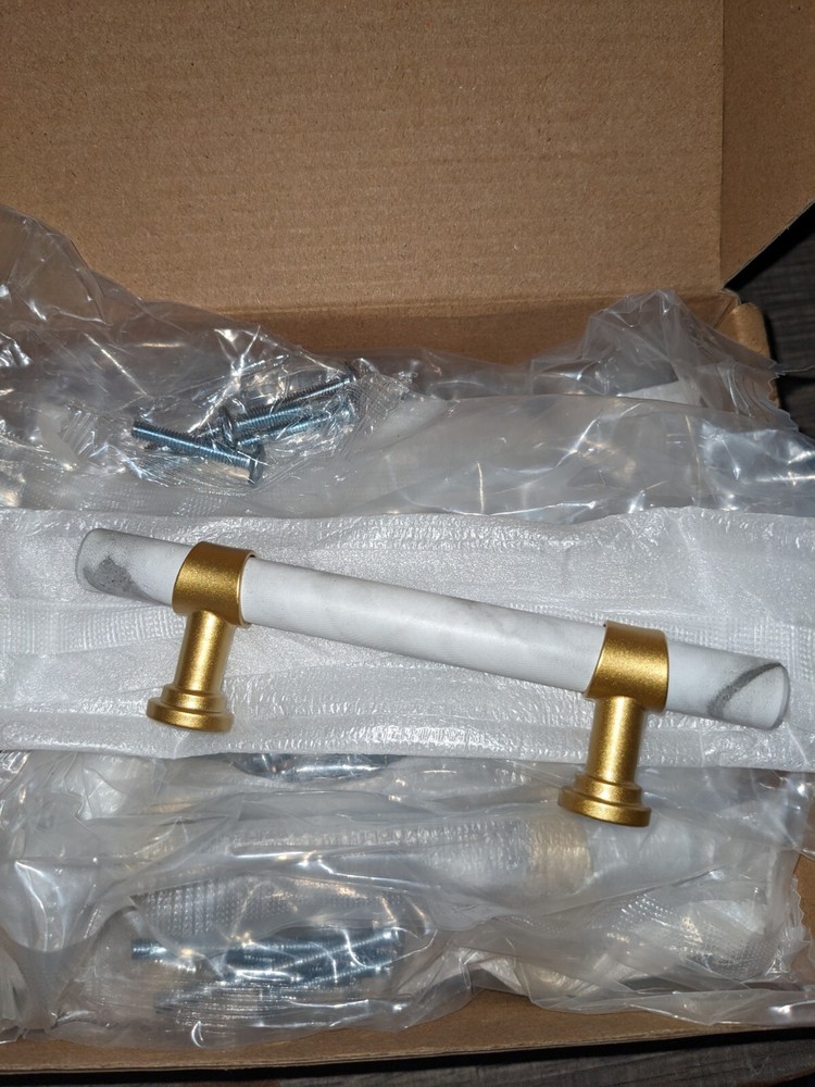 10 White Marble Grain/ Gold Cabinet Pulls 3