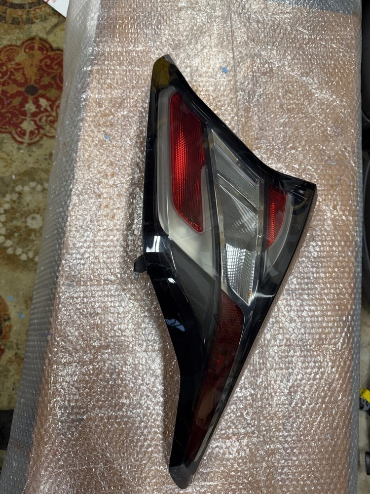 Passenger Tail Light Quarter Panel Mounted Fits 2016-2019 CHEVY VOLT OEM #41102