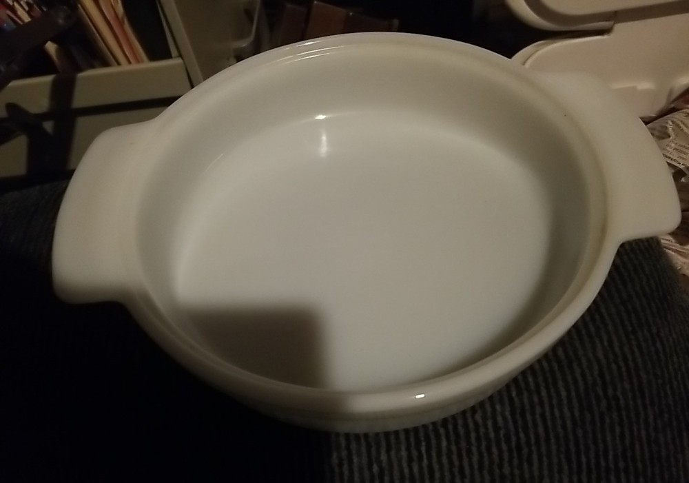 Vintage Fire King Anchor Hocking 1429 Round 1QT Milk Glass Ribbed Casserole Dish