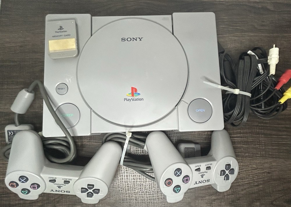 Sony PlayStation 1 PS1 Console +2 Controller +Cords +memory Card 1 Game Tested