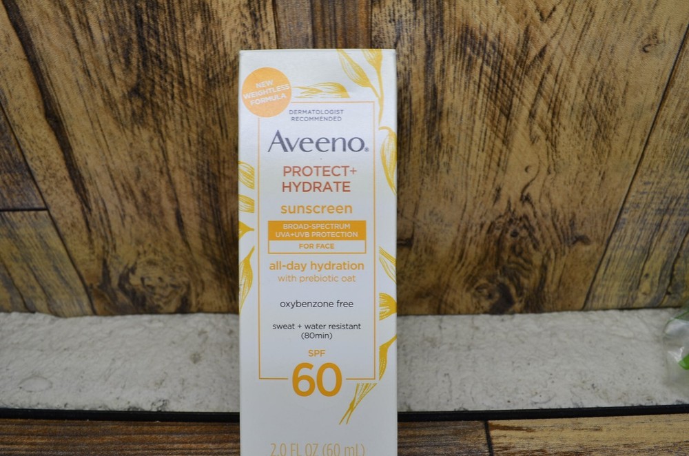 Aveeno Protect & Hydrate 60 Sunscreen. Exp 10/2025