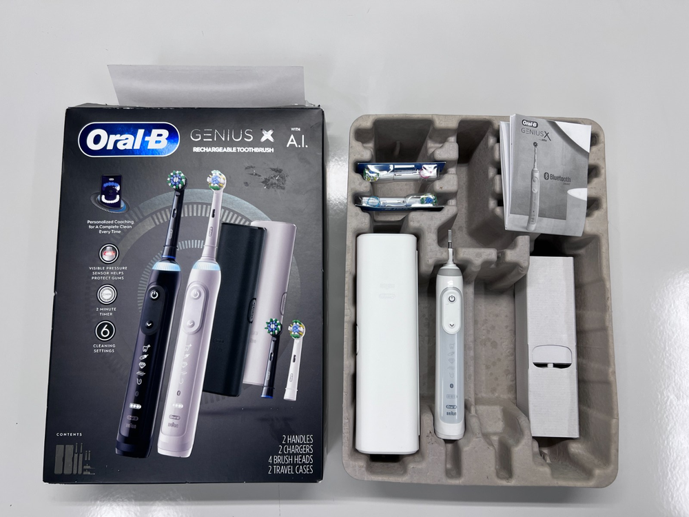 Oral-B GENIUS X New Electric Toothbrush (OPEN BOX) w/CHARGING CASE - white