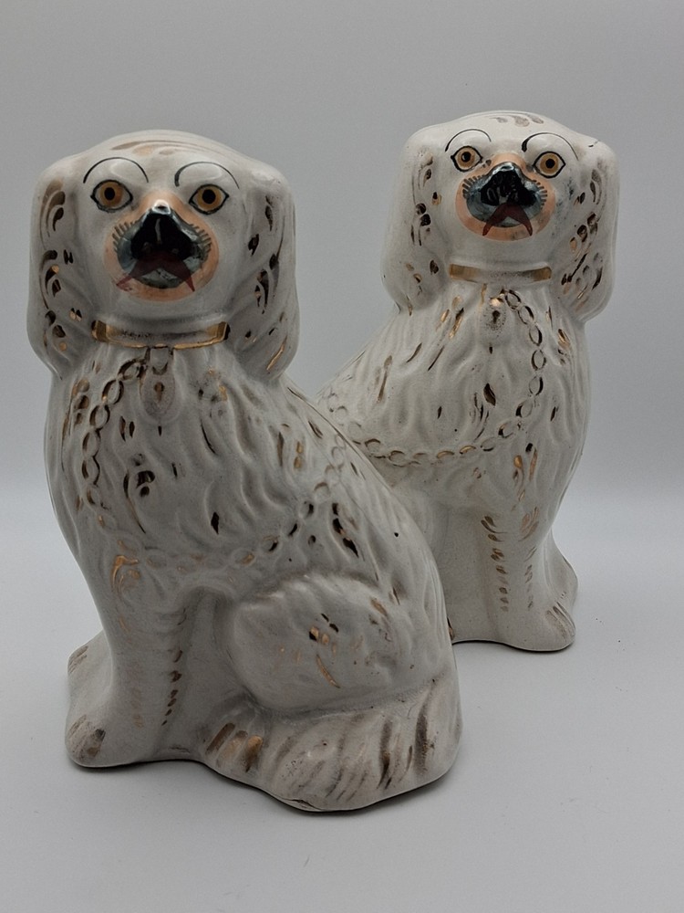 Pair of Vintage Staffordshire Style Spaniel Mantel Dogs Figurines Ceramic