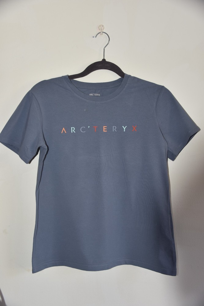 Arc’teryx Women’s Medium T-Shirt for Activewear Style and Comfort