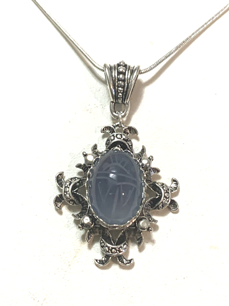 *NEW ITEM* RARE VTG.CARVED EGYPTIAN NAT. BLUE CHALCEDONY SCARAB PENDANT NECKLACE