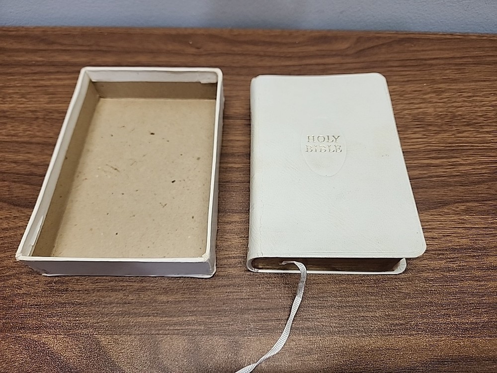 Vintage 1950 White Leather KJV Holy Bible by William Collins Clear-Type Press