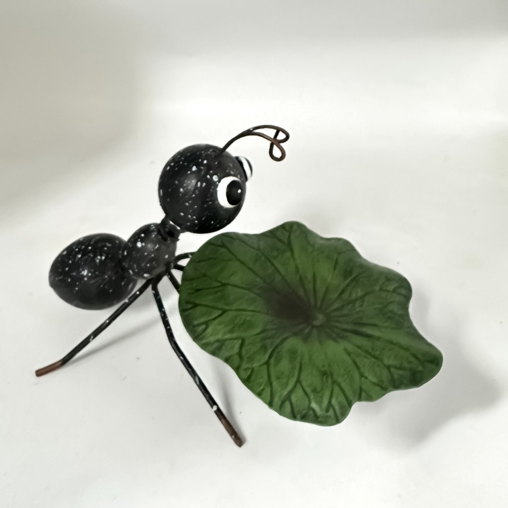 Elegant Ant Figurine Iron Statue for Garden and Home Decor