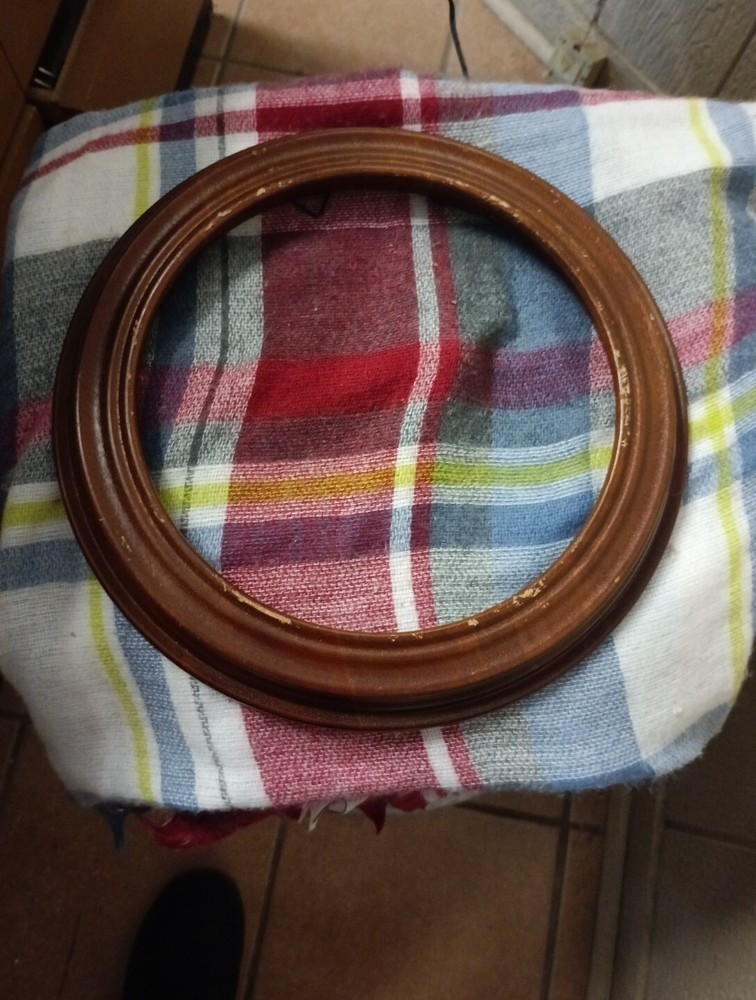 Round Vintage Picture Frame 5 Available