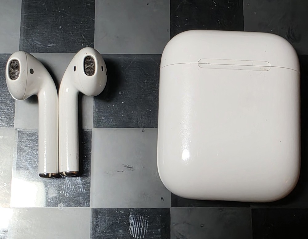 Apple AirPods Gen I,  A1602 Bluetooth Earbuds,  Charging Case, tested, used