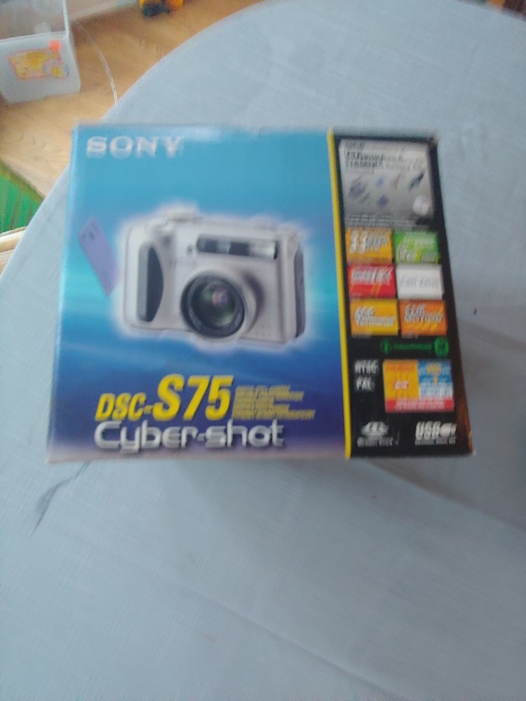 Sony Cyber-shot DSC-S75 3.2MP Digital Camera - Silver