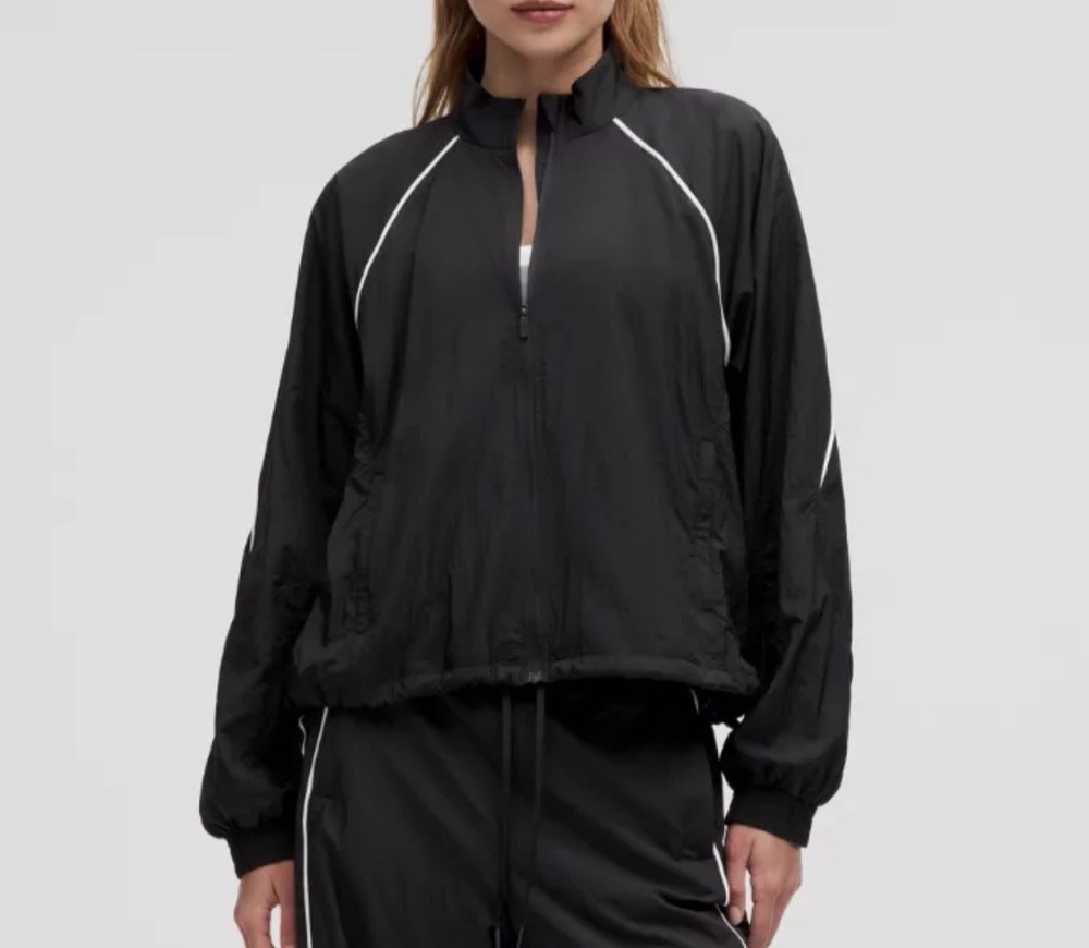 Lululemon Womens License to Train Lightweight Jacket in Navy Blue Size 2