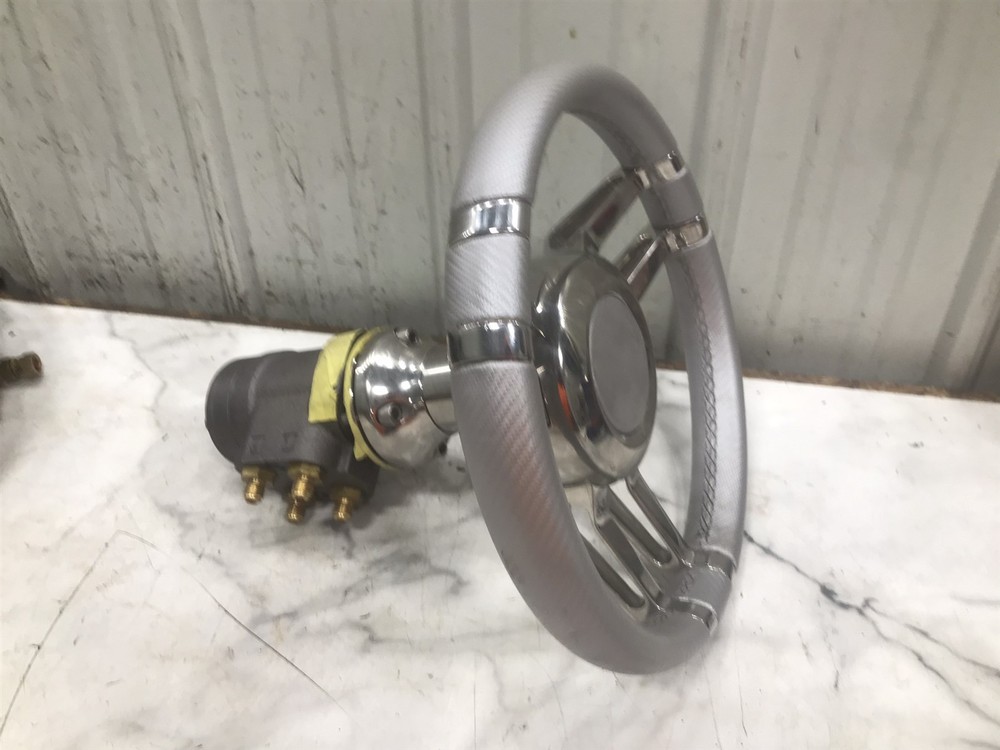 92 Fountain 29 Fever Boat Hardin hydraulic power steering helm & steering wheel